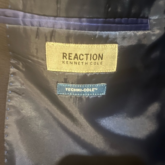 Men’s Sport Coat. Navy. 44R. Kenneth Cole. - Picture 2 of 2